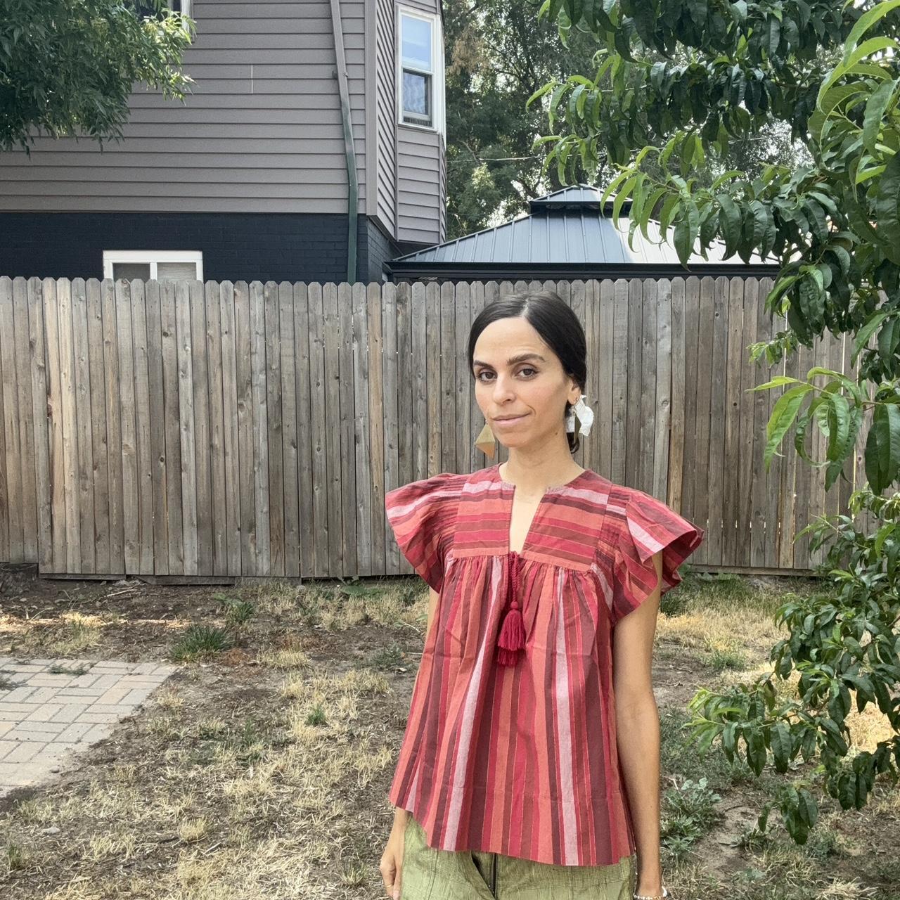 V-Neck Short Sleeve Crop Top Size: XS | US 0