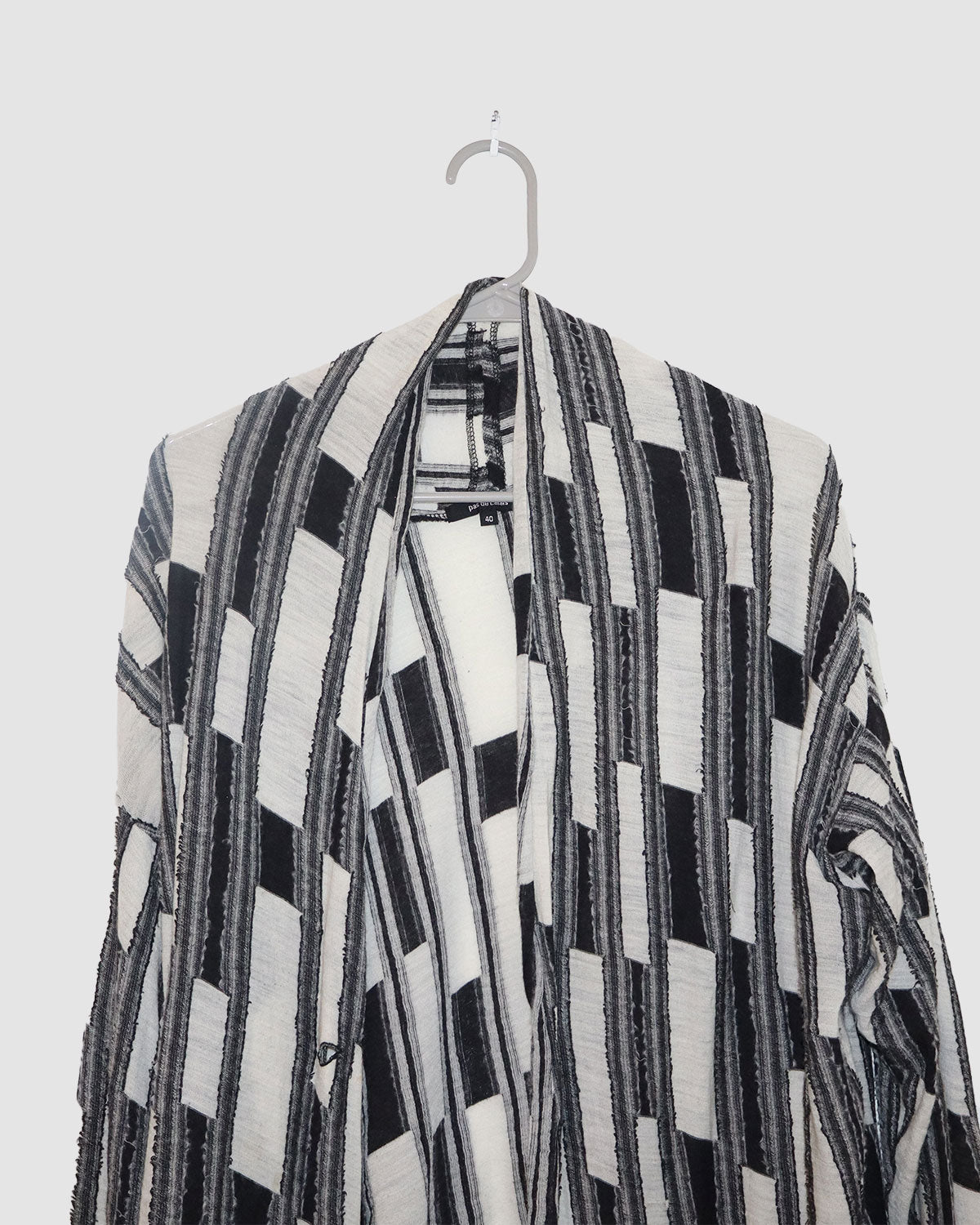 Printed V-Neck Top Size: M
