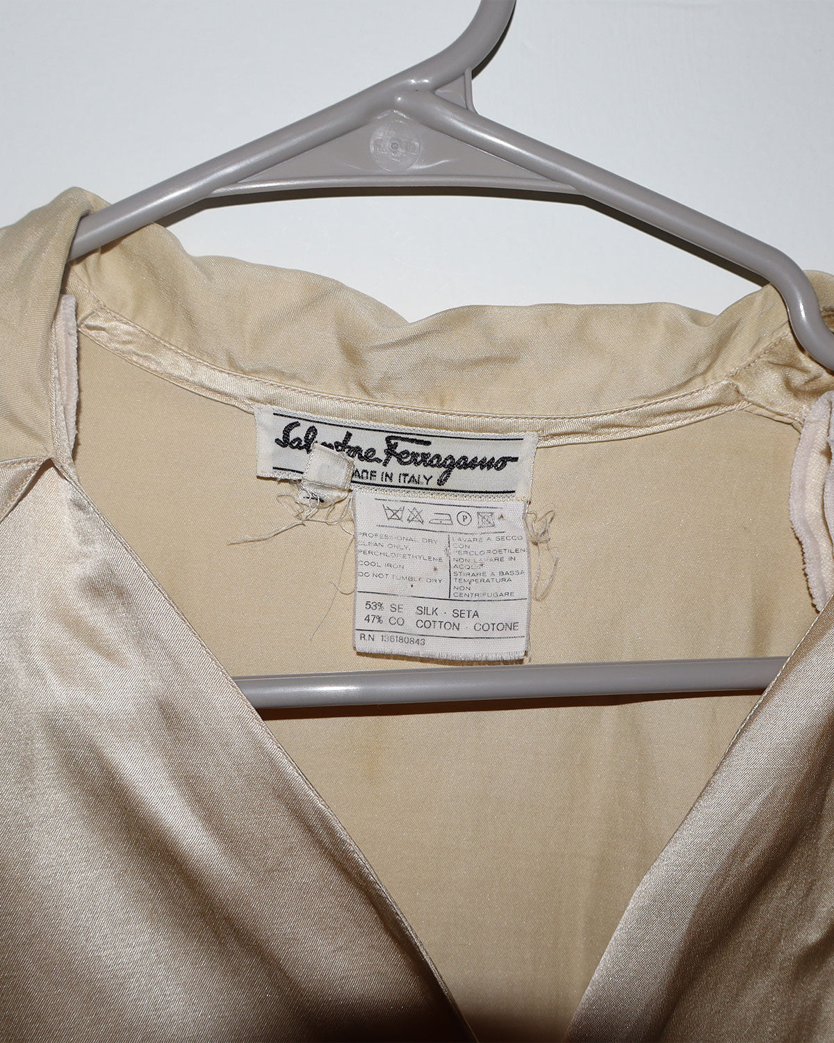 V-Neck Long Sleeve Button-Up Top Size: L
