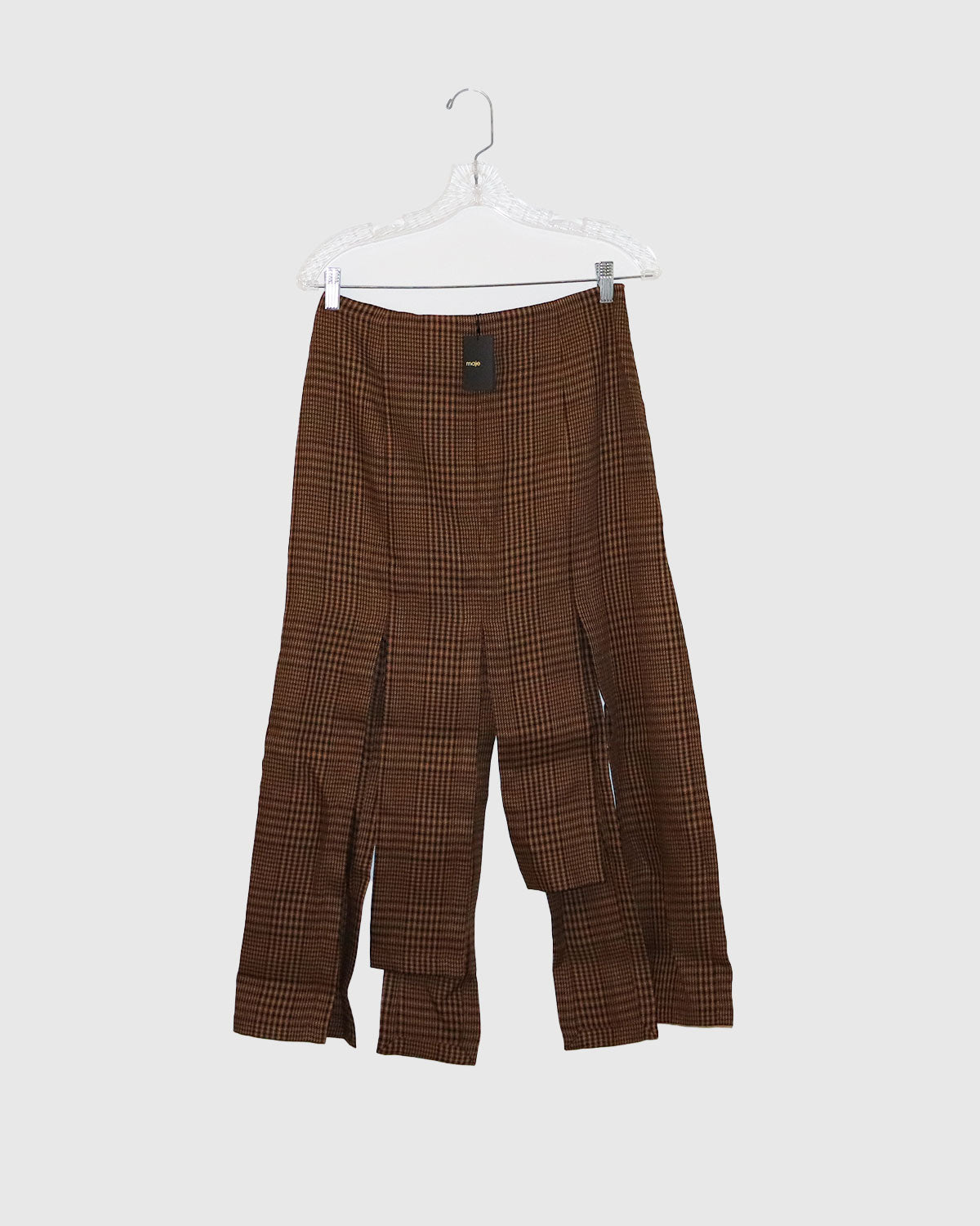 Brand new with tags Maje skirt for sale at 60% off retail. Stylish and luxurious designer skirt in excellent condition, perfect for affordable fashion lovers. Shop pre-loved Maje skirts online